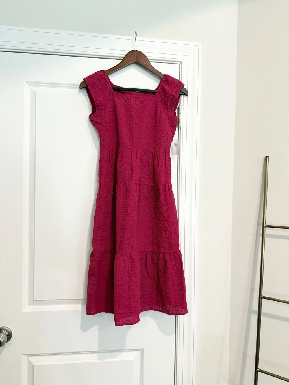 NWT Old Navy Magenta Tiered Seersucker Midi Dress